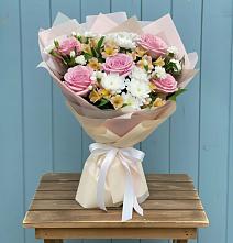 Букет цветов из:  Гвоздики, Орхидеи и Розы в Мосальске