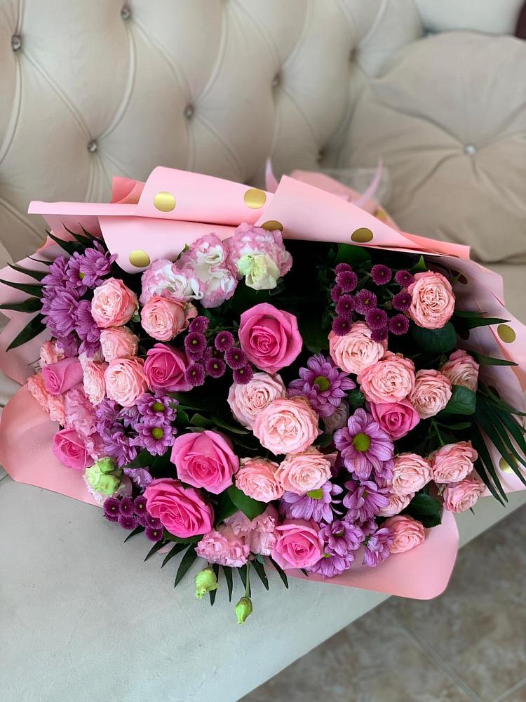 Букет цветов из: Хризантемы, Розы и Лизиантусы в Мосальске