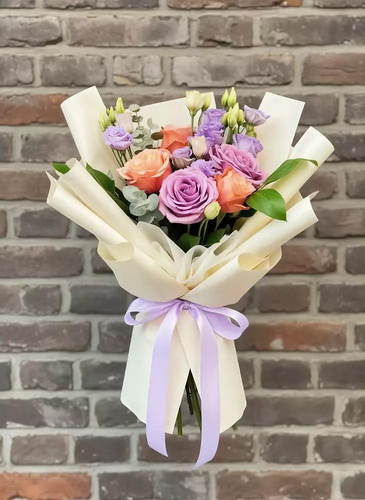 Букет цветов из: Лизиантусы и Розы в Мосальске