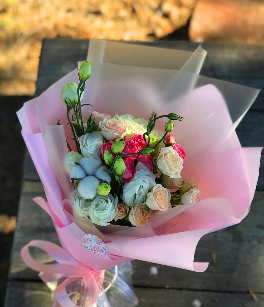 Букет цветов из: Розы и Лизиантусы в Мосальске