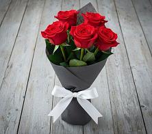 Букет 5 Красных роз Эдлесс Лав в Мосальске