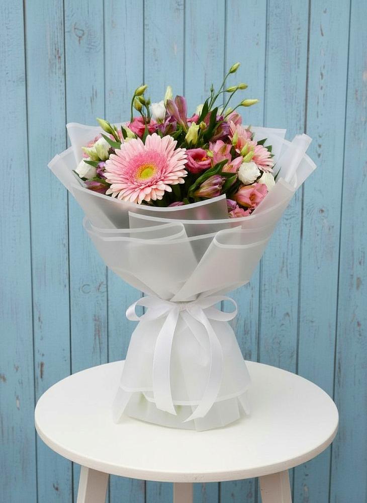 Букет цветов из: Герберы, Альстромерии и Лизиантусы в Мосальске