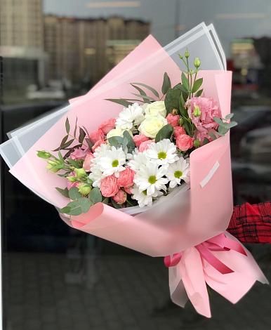 Букет цветов из: Розы, Лизиантусы и Хризантемы в Мосальске